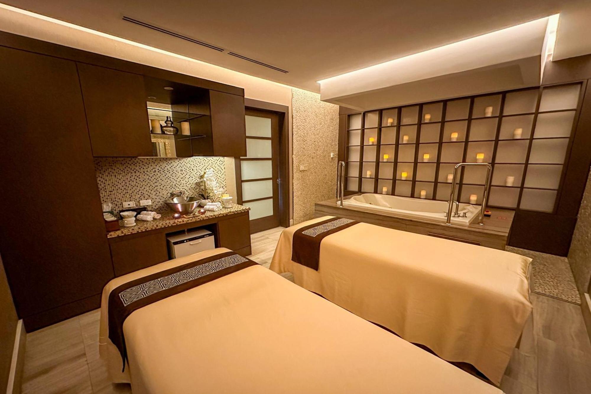 เชอราตัน แกรนด์ ปานามา Hotel ปานามาซิตี้ ภายนอก รูปภาพ A treatment room at the spa