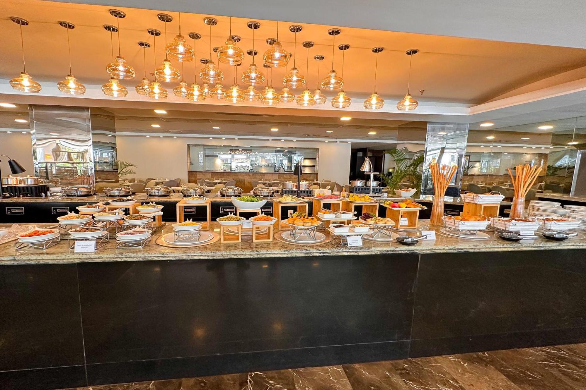 เชอราตัน แกรนด์ ปานามา Hotel ปานามาซิตี้ ภายนอก รูปภาพ The buffet at the hotel