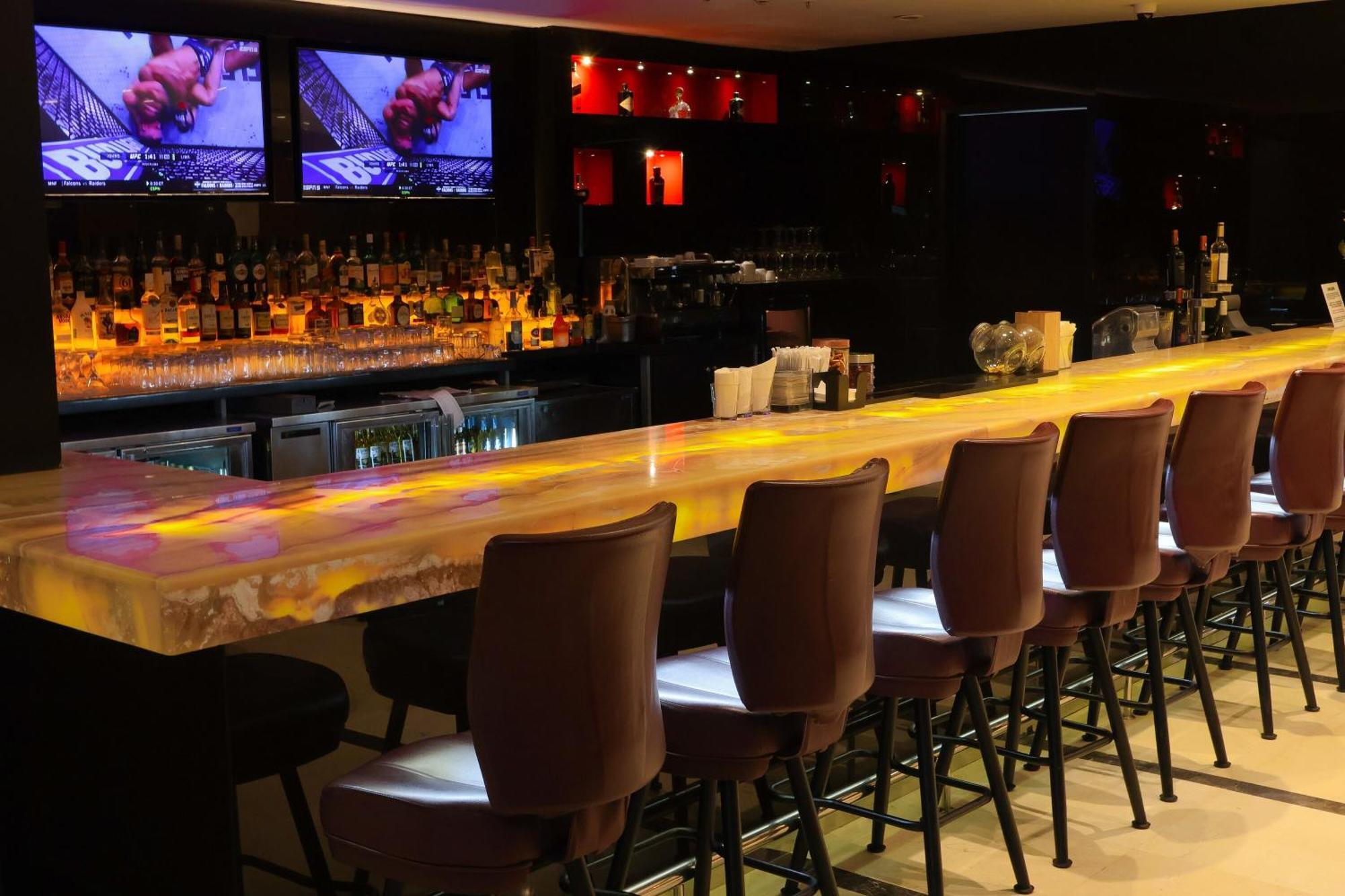 เชอราตัน แกรนด์ ปานามา Hotel ปานามาซิตี้ ภายนอก รูปภาพ The bar at the Wynn